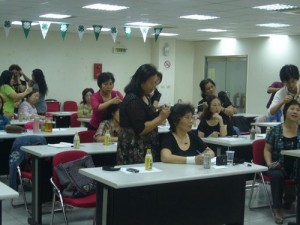 かっさレッスン 台湾 台湾での講座風景です。日本では少人数制です。